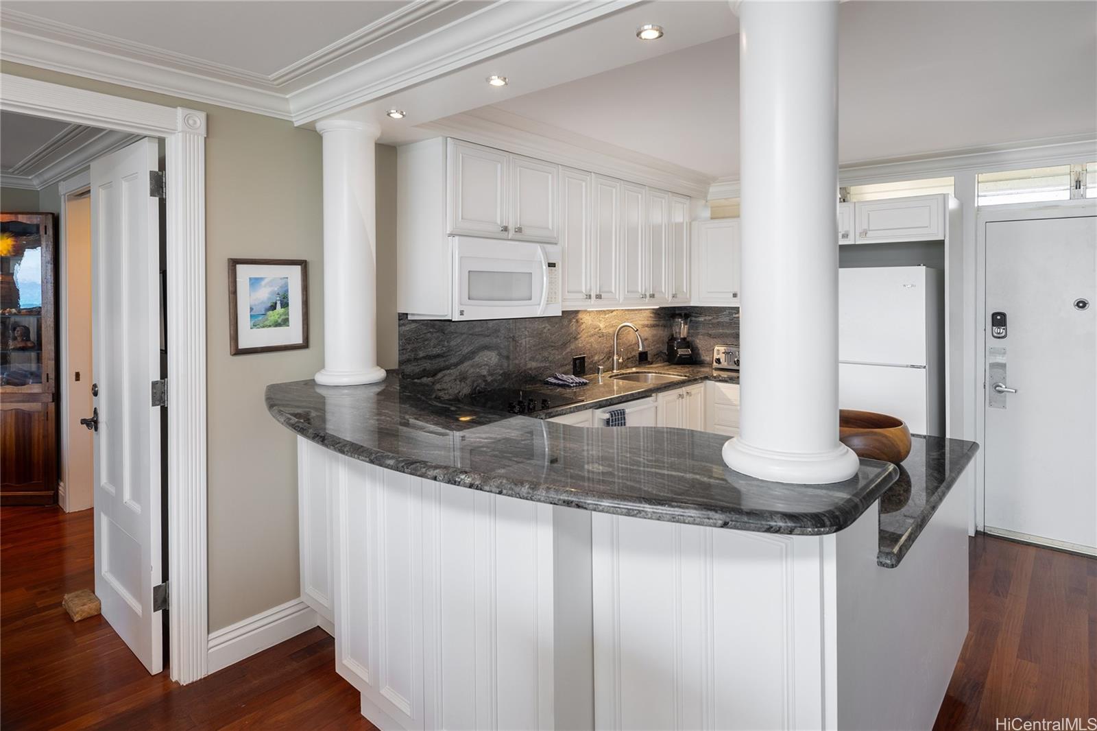 Sans Souci Inc condo # 1107, Honolulu, Hawaii - photo 5 of 25