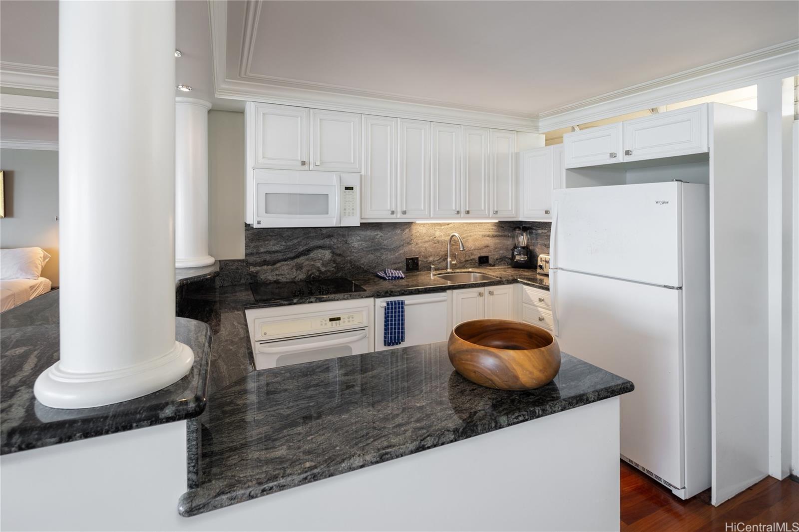 Sans Souci Inc condo # 1107, Honolulu, Hawaii - photo 6 of 25