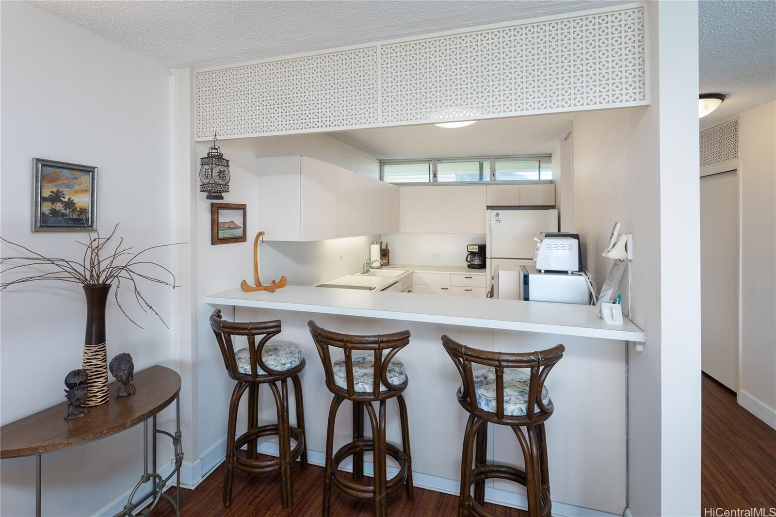 Sans Souci Inc condo # 805, Honolulu, Hawaii - photo 7 of 17