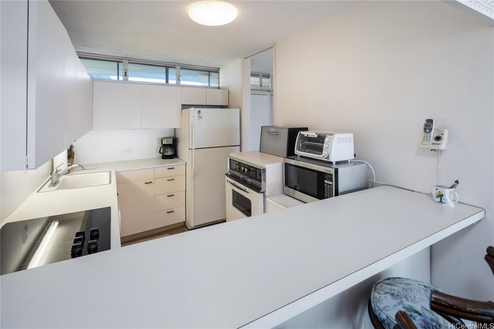 Sans Souci Inc condo # 805, Honolulu, Hawaii - photo 8 of 17