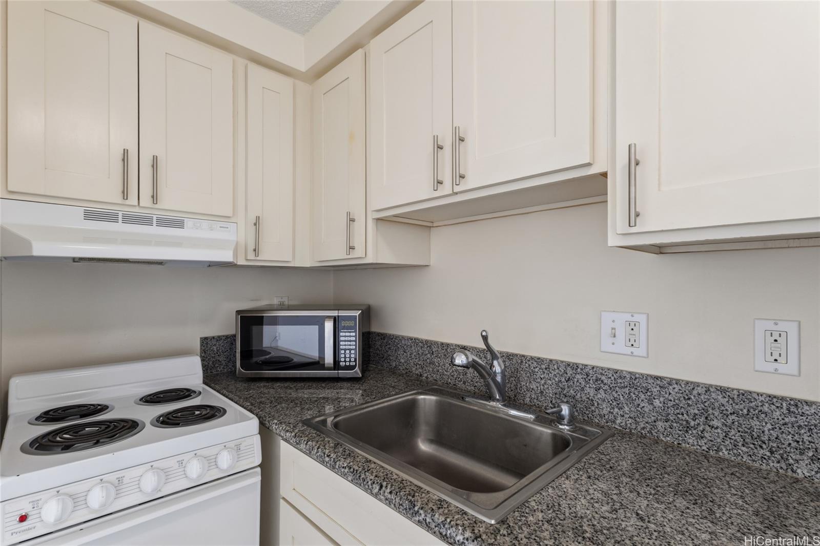 Five Regents condo # 2006, Honolulu, Hawaii - photo 5 of 16