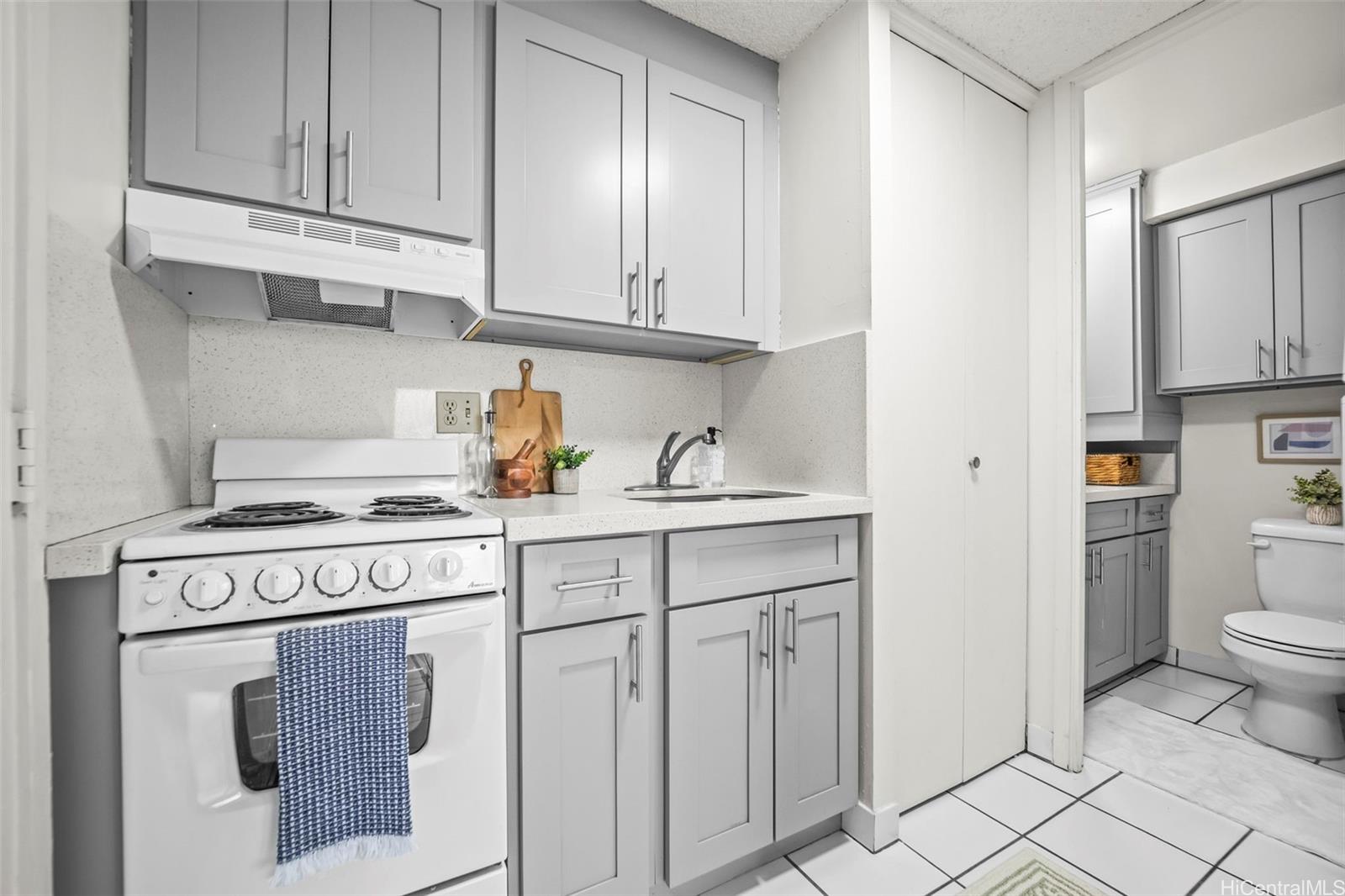 Five Regents condo # 2309, Honolulu, Hawaii - photo 7 of 18