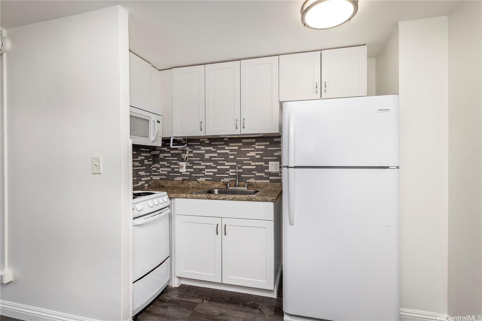 Five Regents condo # 512, Honolulu, Hawaii - photo 3 of 13