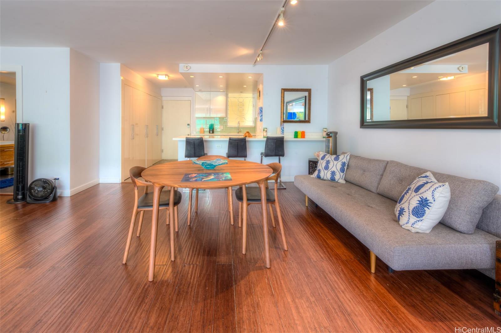 Colony Surf Ltd condo # 109, Honolulu, Hawaii - photo 11 of 24