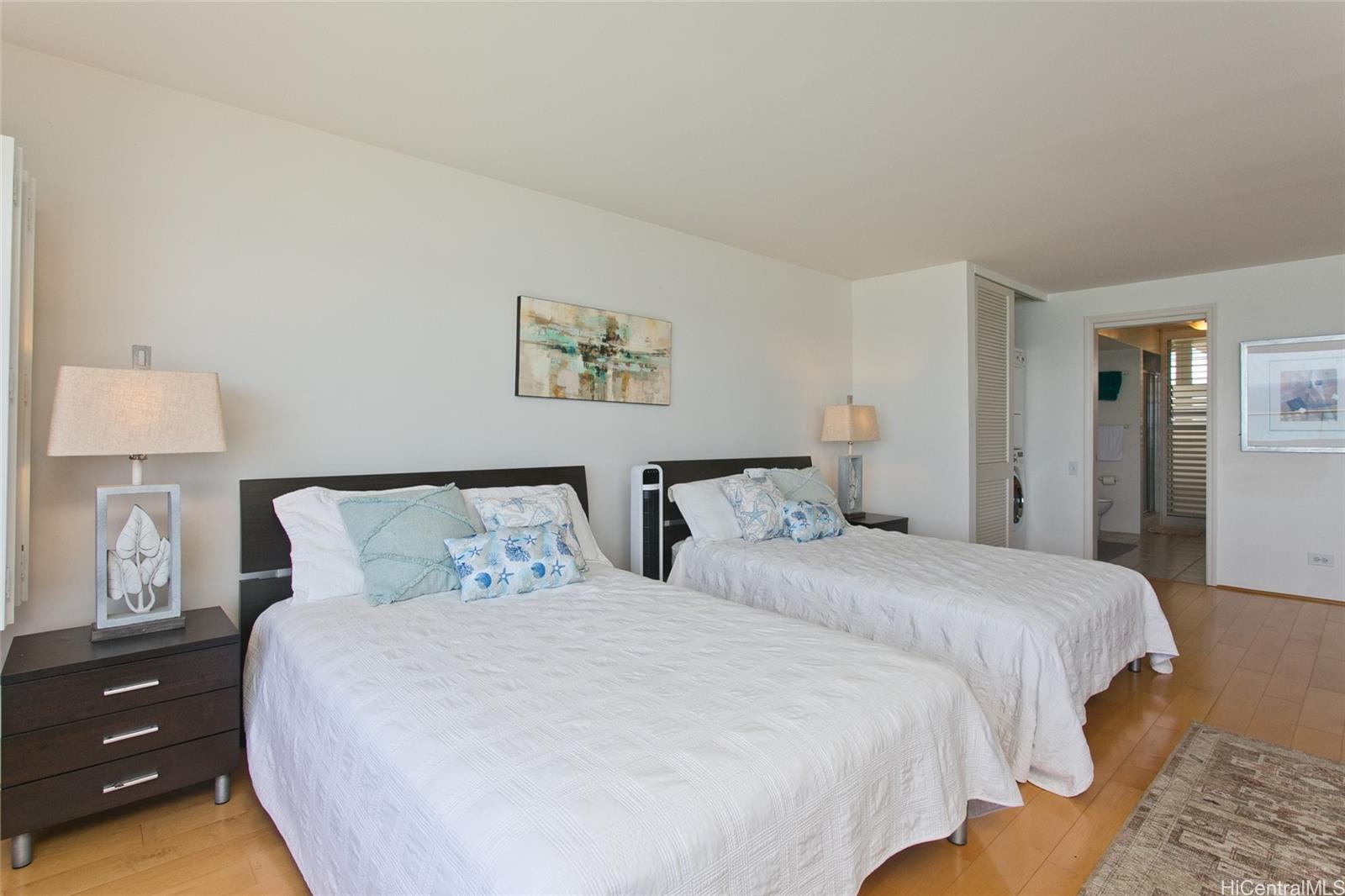 2895 Kalakaua Ave Honolulu - Rental - photo 7 of 22