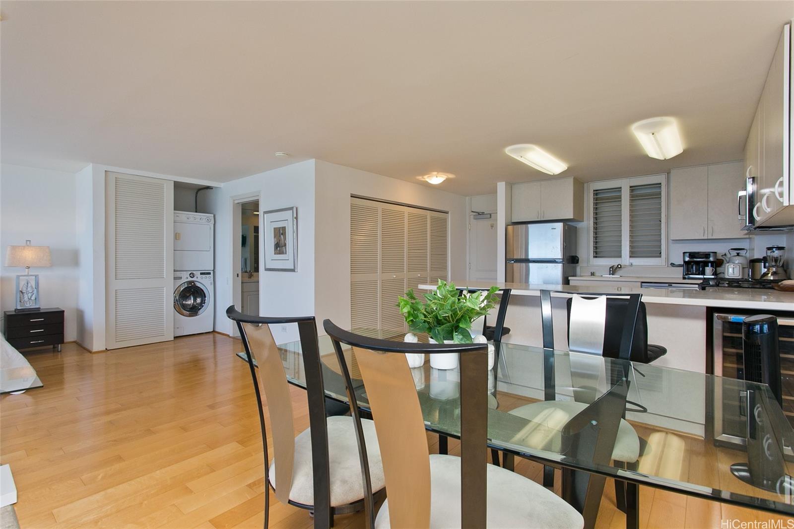 2895 Kalakaua Ave Honolulu - Rental - photo 10 of 22