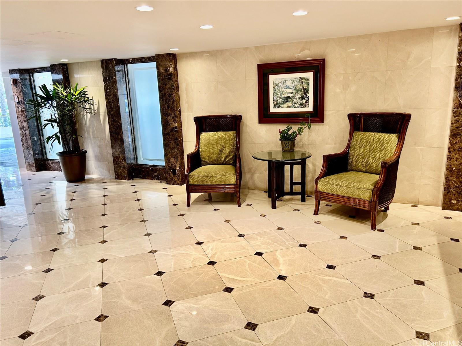 2895 Kalakaua Ave Honolulu - Rental - photo 12 of 17