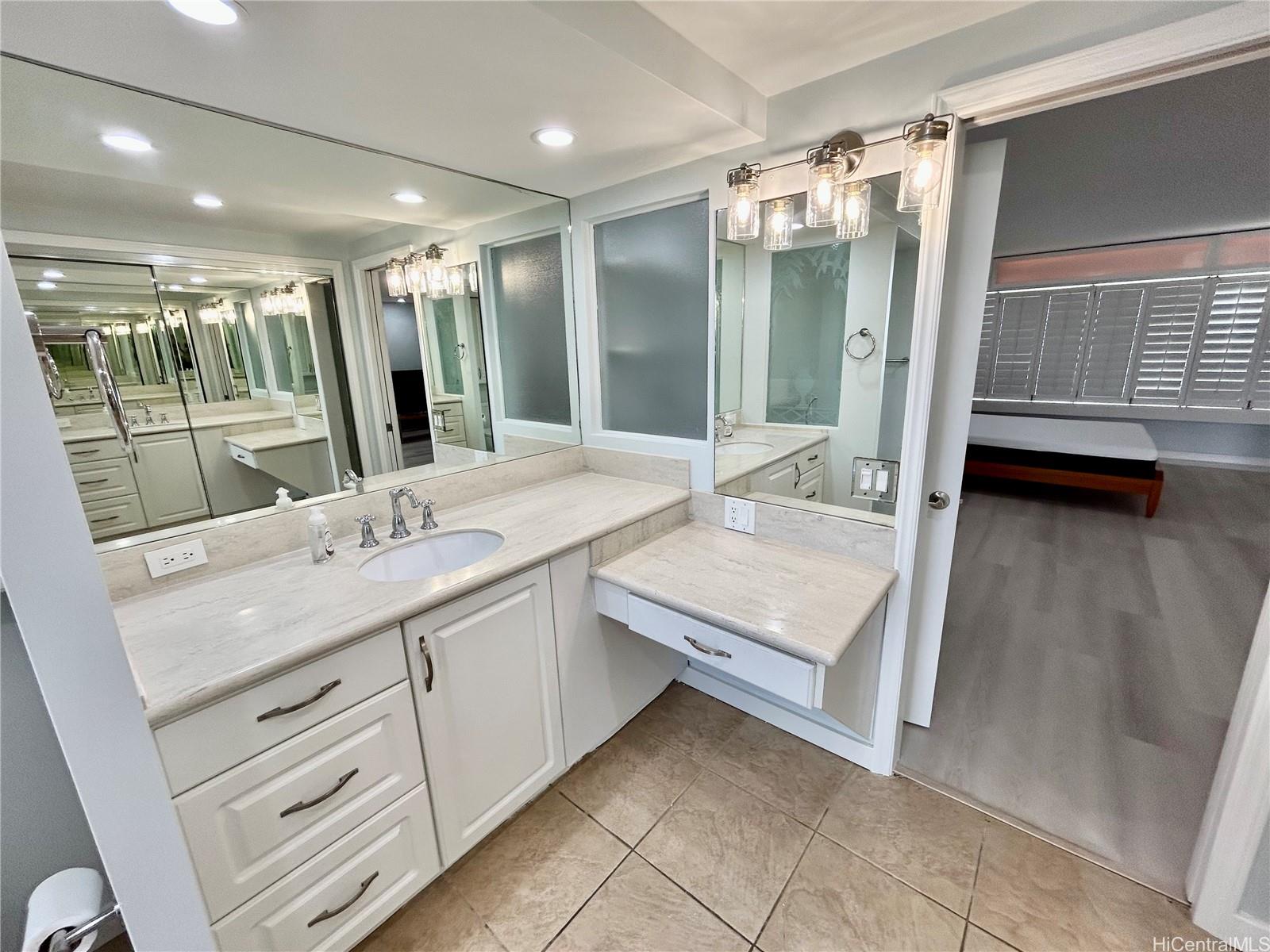 2895 Kalakaua Ave Honolulu - Rental - photo 4 of 17