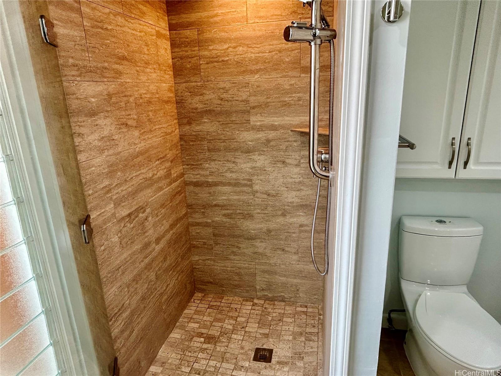 2895 Kalakaua Ave Honolulu - Rental - photo 6 of 17