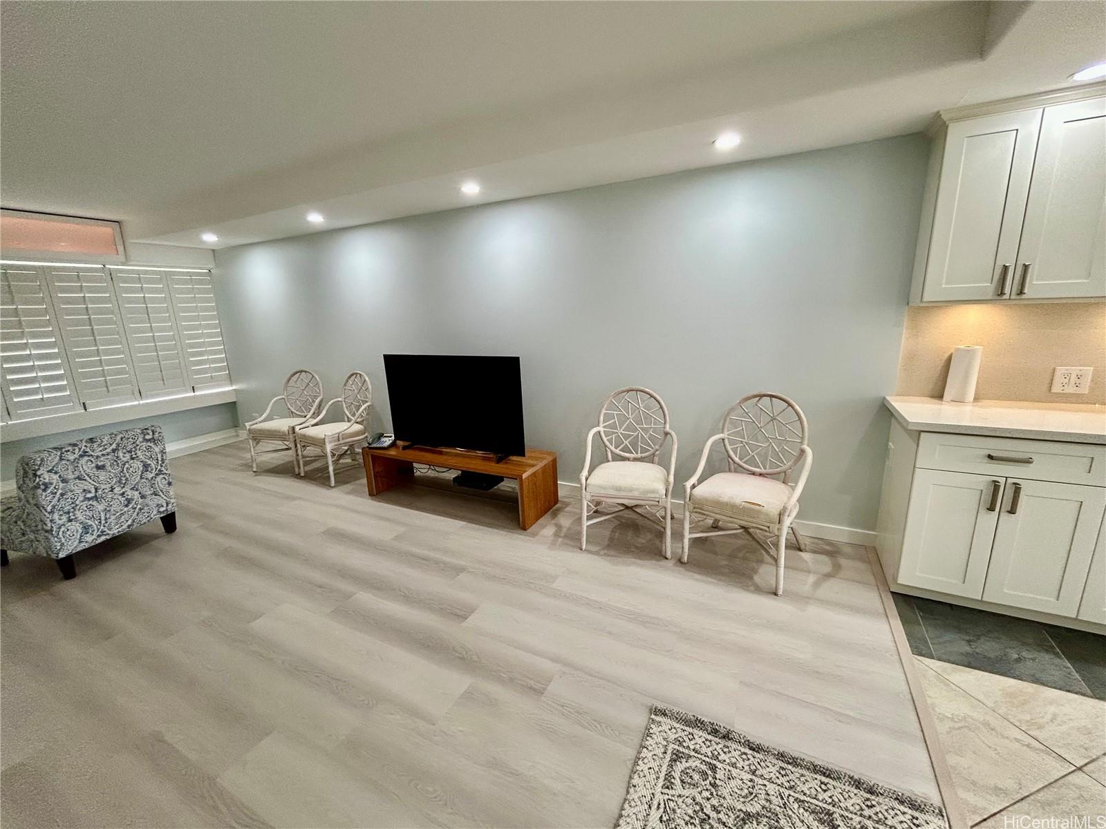 2895 Kalakaua Ave Honolulu - Rental - photo 9 of 17