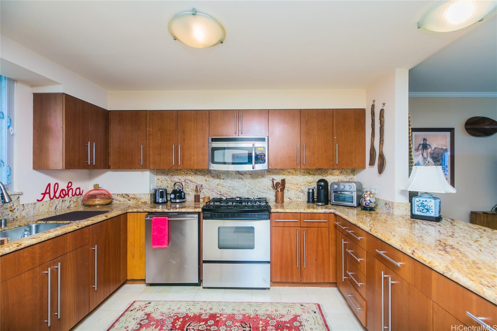 2895 Kalakaua Ave Honolulu - Rental - photo 8 of 8