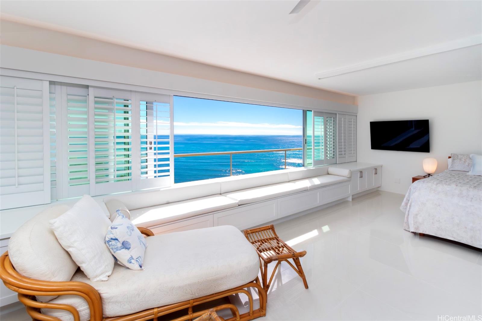 2895 Kalakaua Ave Honolulu - Rental - photo 3 of 20