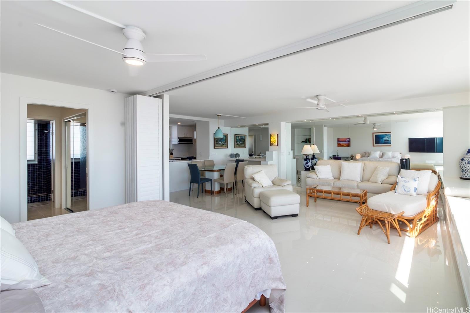 2895 Kalakaua Ave Honolulu - Rental - photo 4 of 20