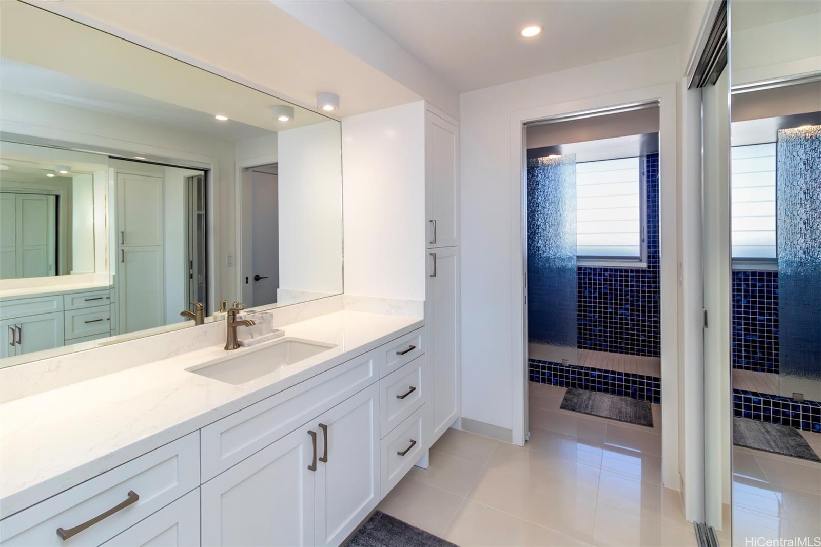 2895 Kalakaua Ave Honolulu - Rental - photo 6 of 20