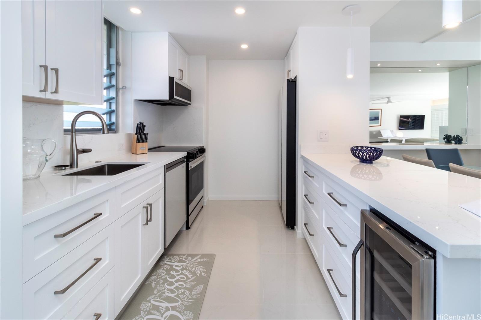 2895 Kalakaua Ave Honolulu - Rental - photo 10 of 20