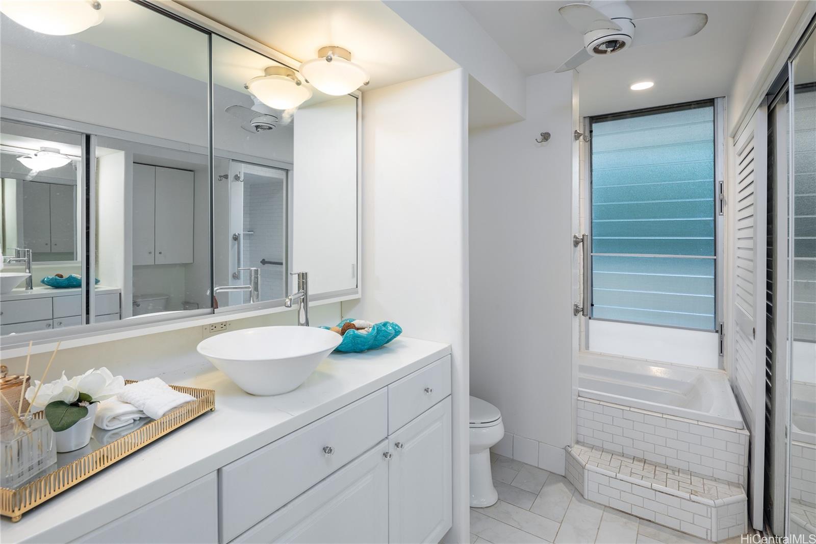 Colony Surf Ltd condo # 209, Honolulu, Hawaii - photo 11 of 21