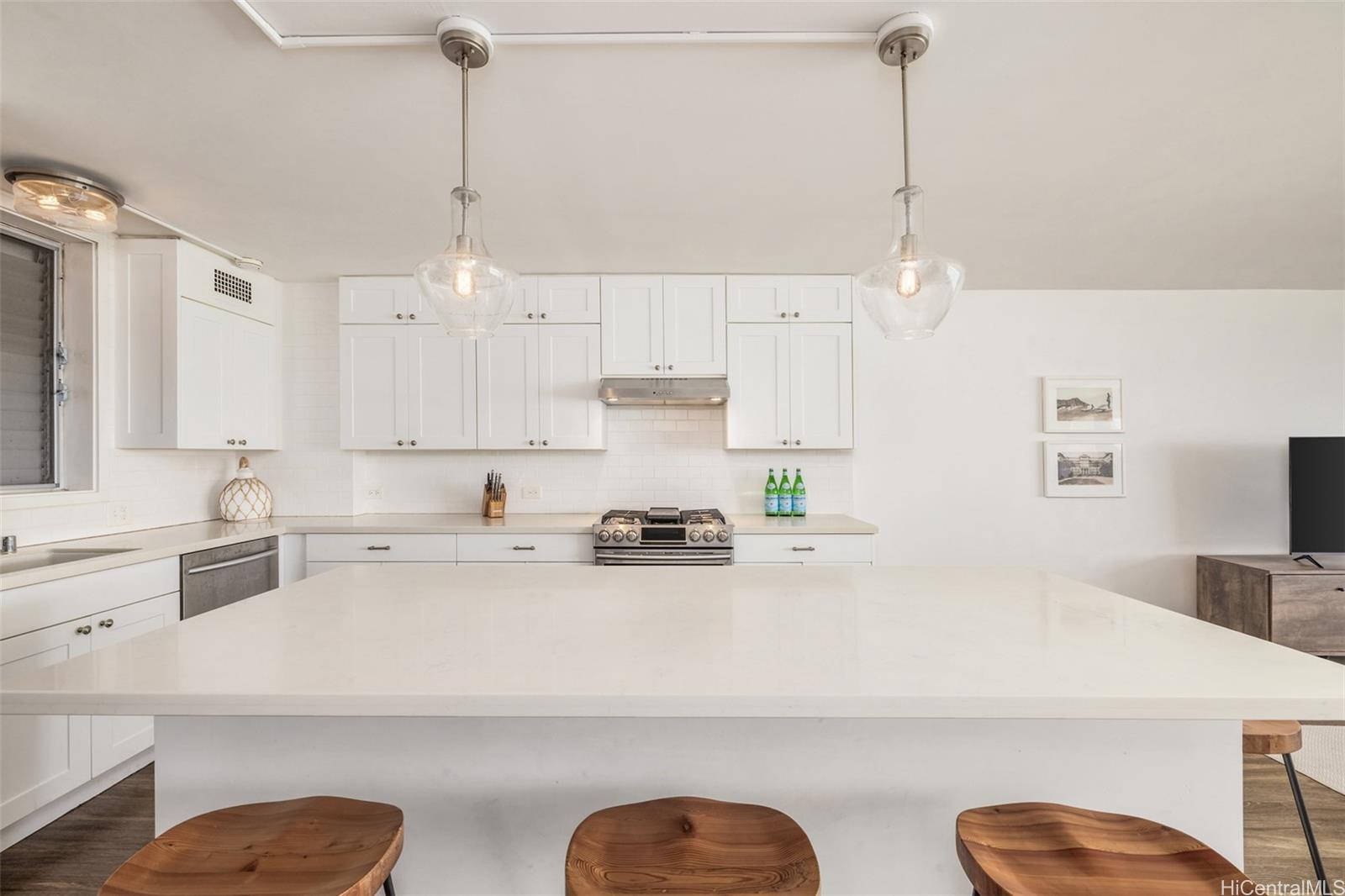 Colony Surf Ltd condo # 302, Honolulu, Hawaii - photo 17 of 25