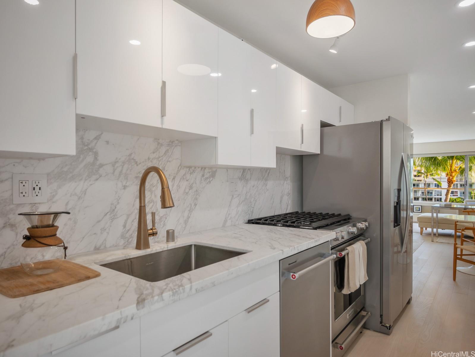 Colony Surf Ltd condo # 506, Honolulu, Hawaii - photo 5 of 11