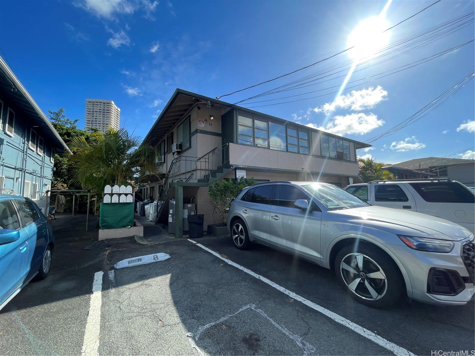 2908 Varsity Circle Honolulu - Multi-family - photo 3 of 11