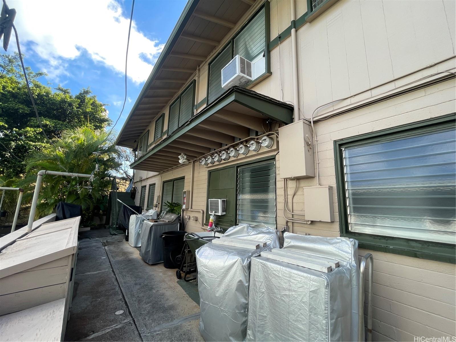 2908 Varsity Circle Honolulu - Multi-family - photo 7 of 11
