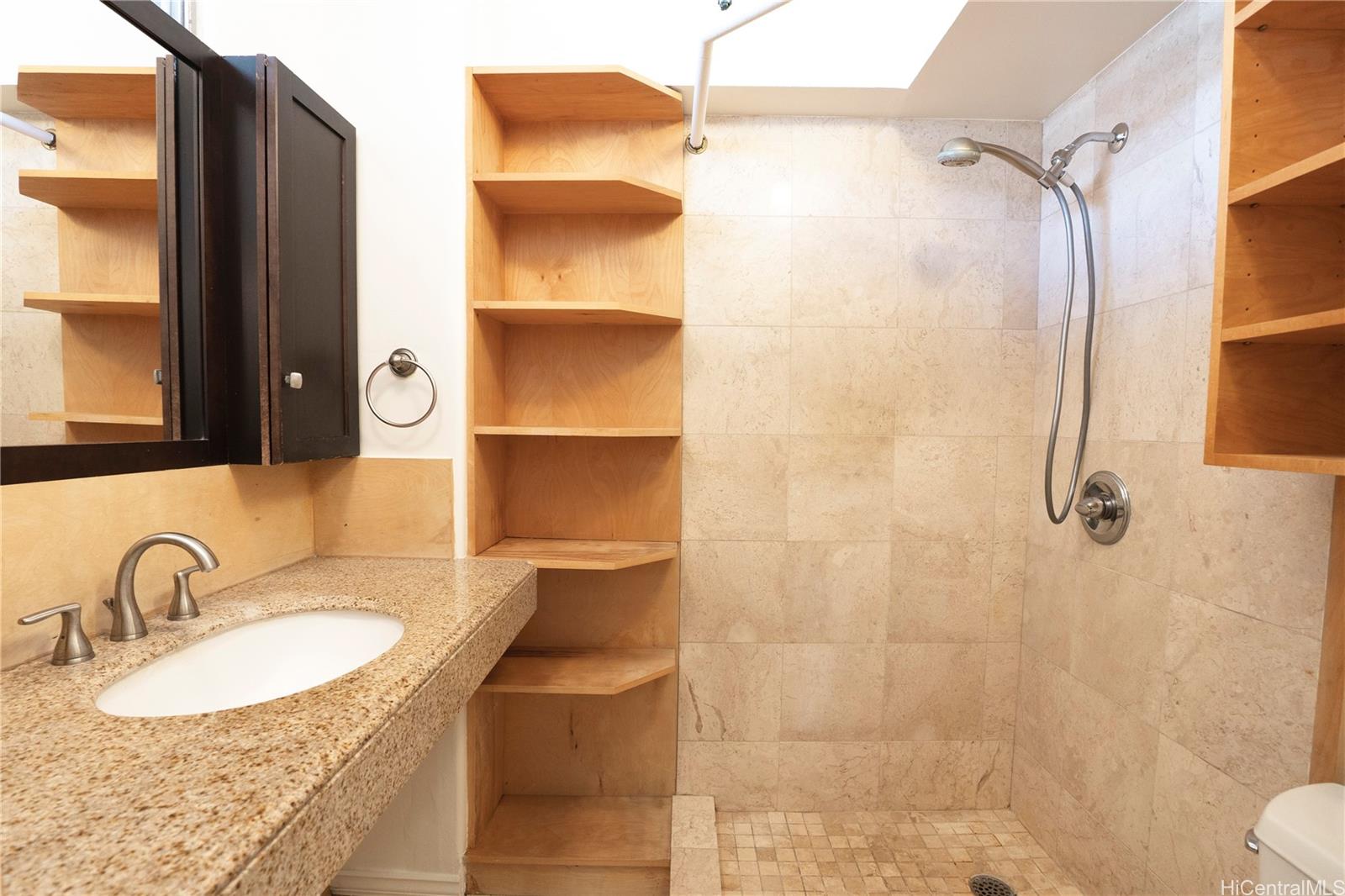 2916 Date St Honolulu - Rental - photo 19 of 25