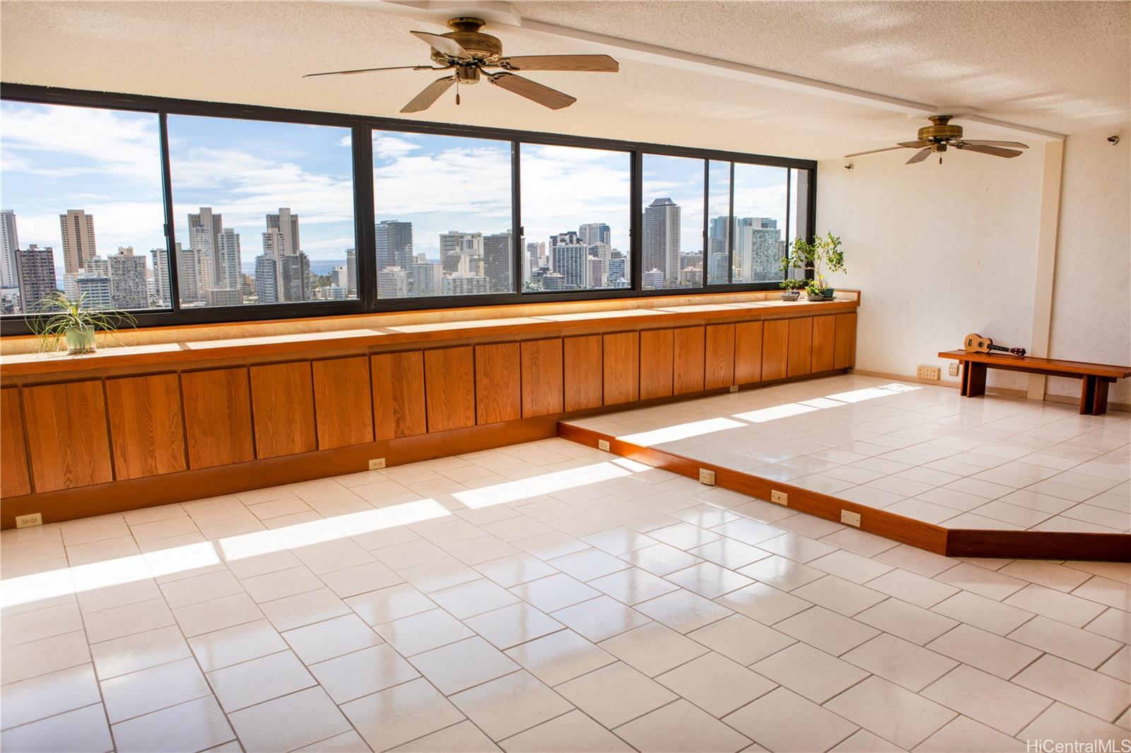 Fairway House condo # 20E, Honolulu, Hawaii - photo 2 of 25