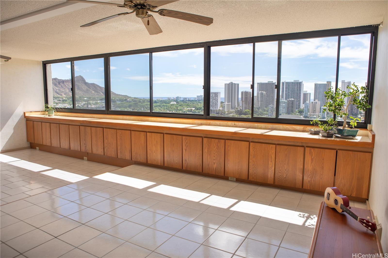 Fairway House condo # 20E, Honolulu, Hawaii - photo 4 of 25