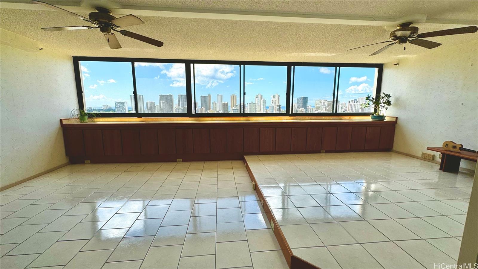 Fairway House condo # 20E, Honolulu, Hawaii - photo 4 of 24