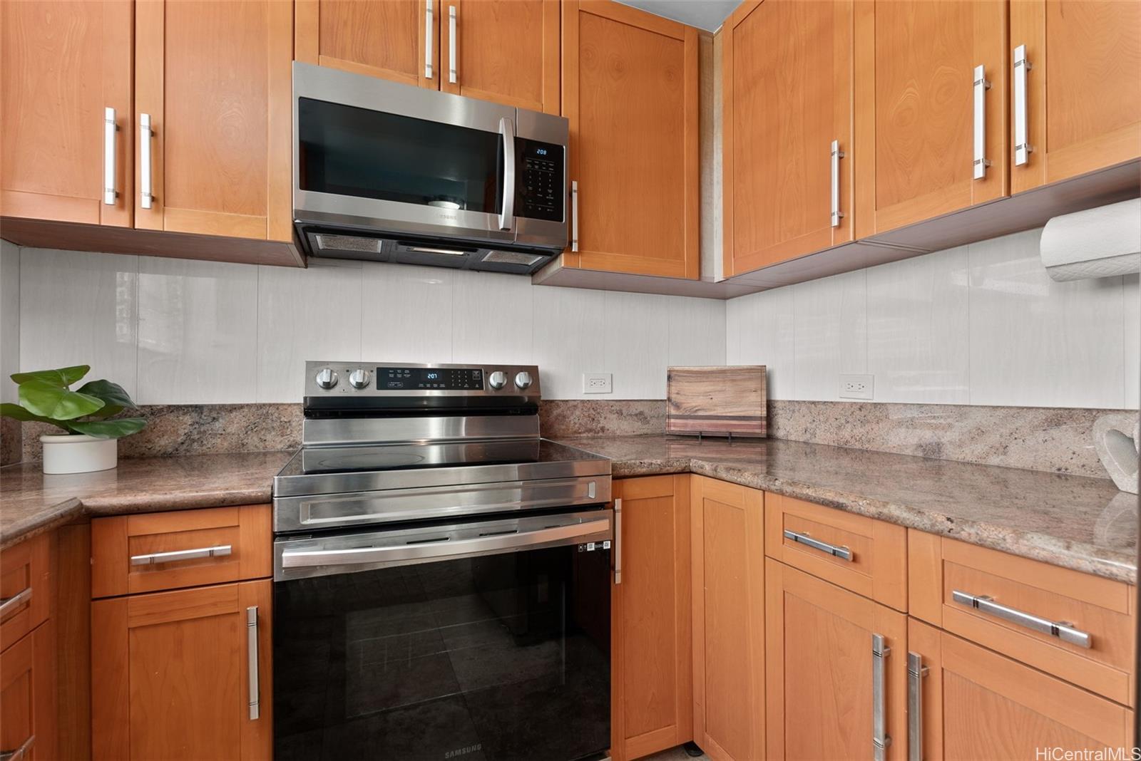 Lakeshore Tower condo # 1003, Honolulu, Hawaii - photo 3 of 25
