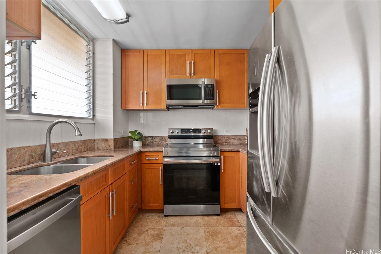 Lakeshore Tower condo # 1003, Honolulu, Hawaii - photo 4 of 25