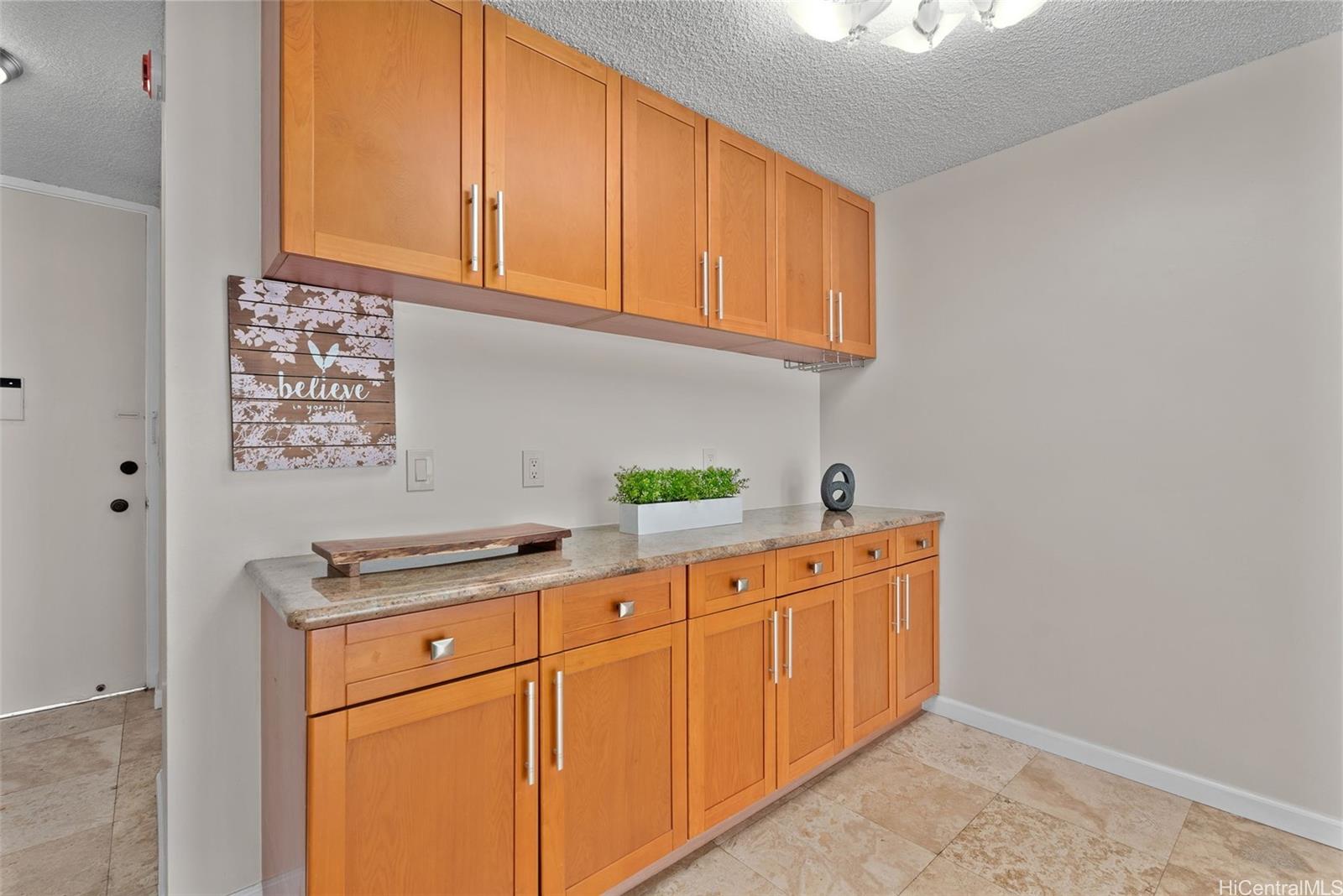 Lakeshore Tower condo # 1003, Honolulu, Hawaii - photo 5 of 25