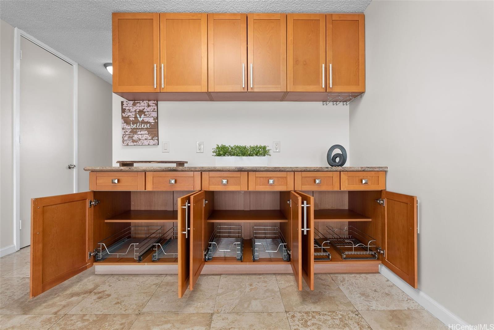 Lakeshore Tower condo # 1003, Honolulu, Hawaii - photo 6 of 25