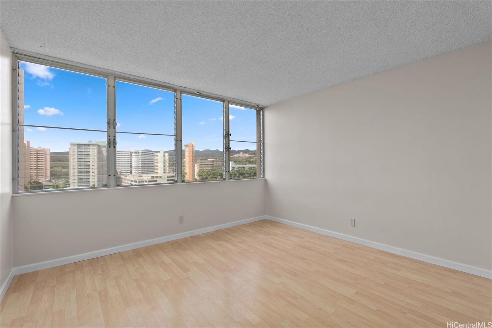 Lakeshore Tower condo # 1003, Honolulu, Hawaii - photo 8 of 25
