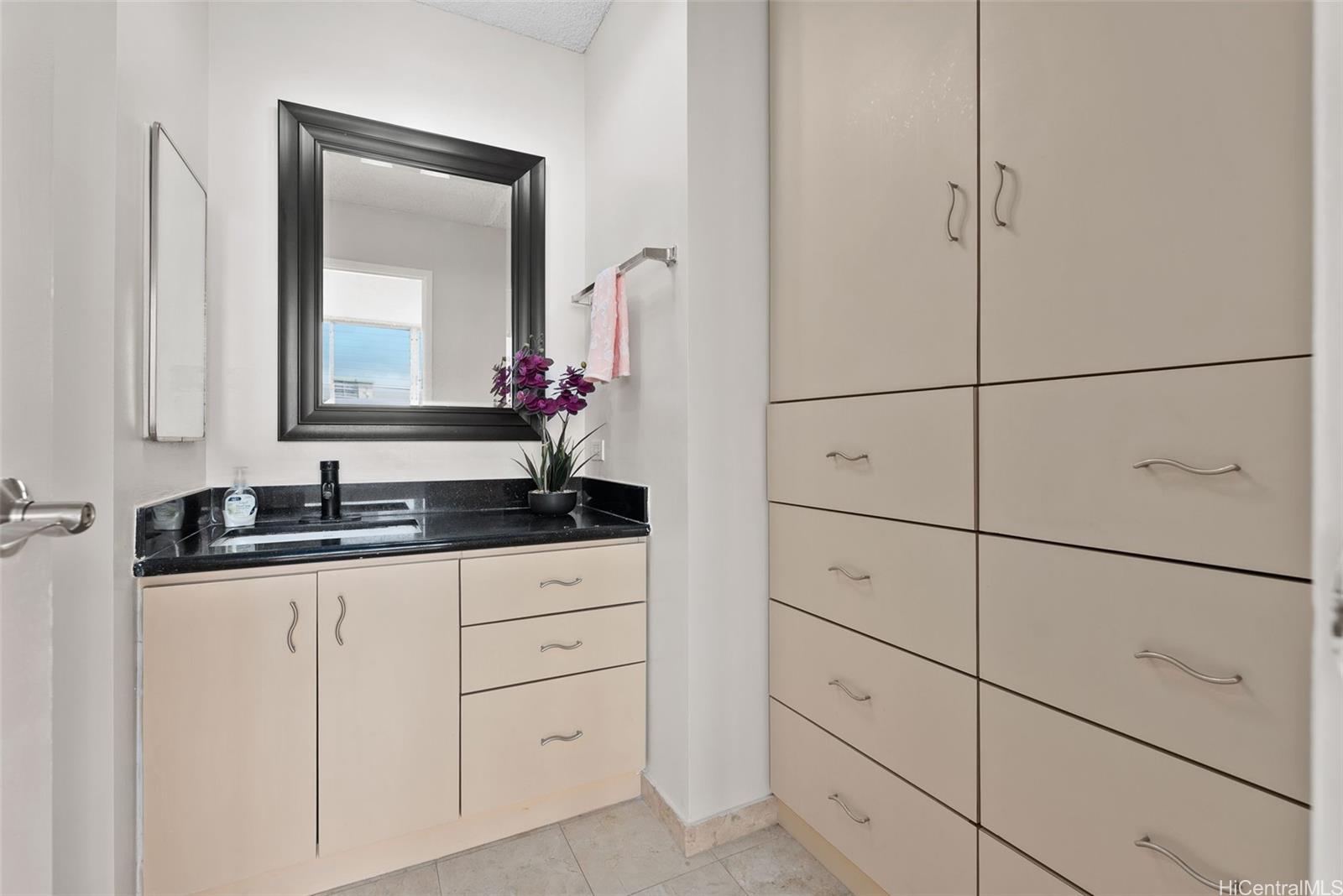 Lakeshore Tower condo # 1003, Honolulu, Hawaii - photo 10 of 25