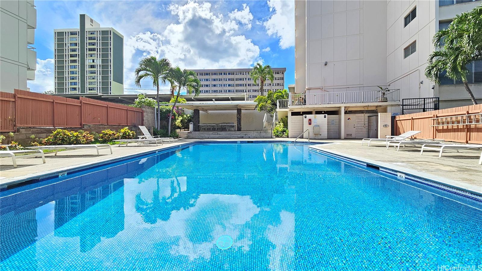 Lakeshore Tower condo # 306, Honolulu, Hawaii - photo 20 of 25