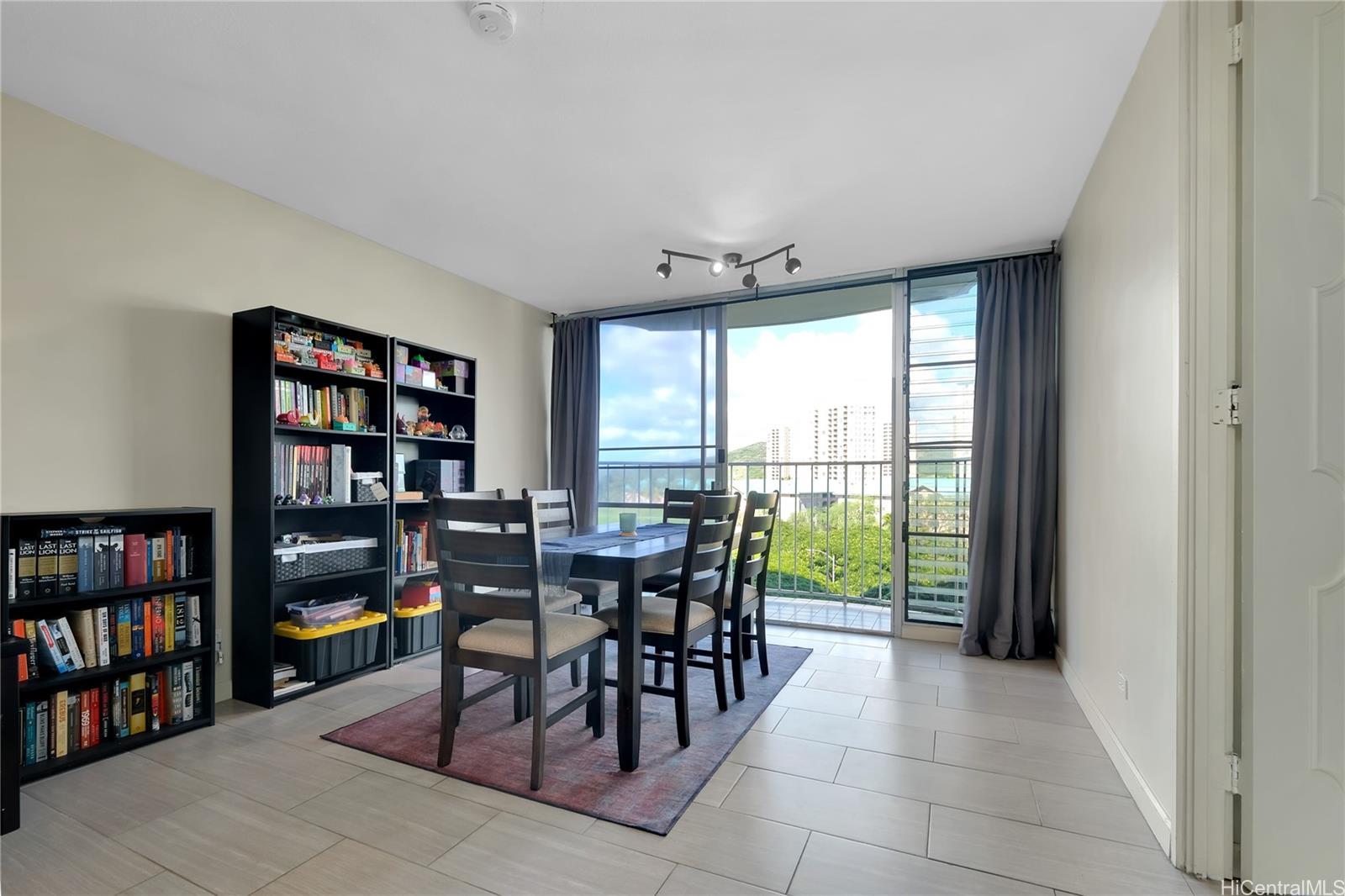 Lakeshore Tower condo # 503, Honolulu, Hawaii - photo 8 of 25