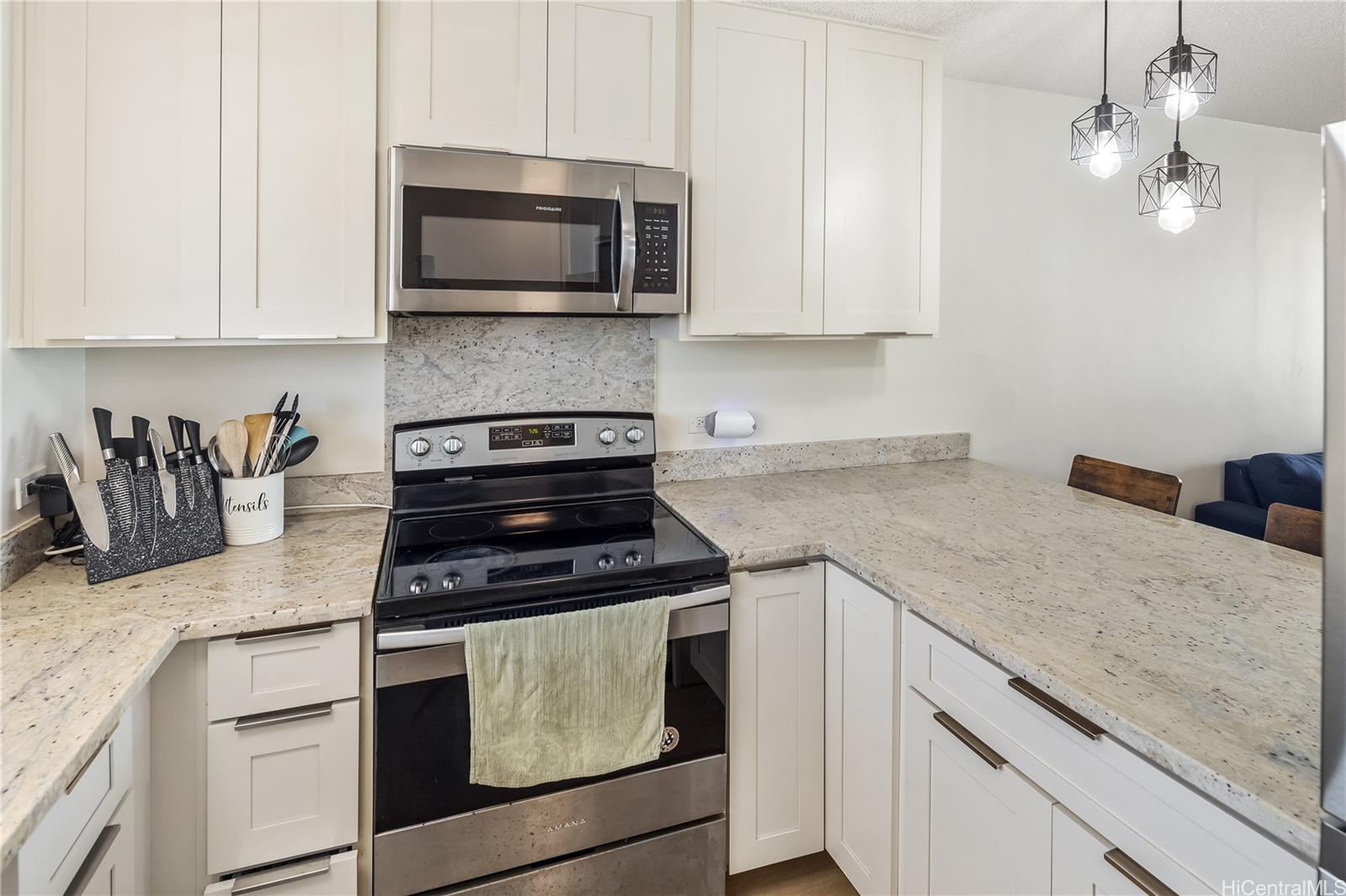 Lakeshore Tower condo # 905, Honolulu, Hawaii - photo 3 of 25