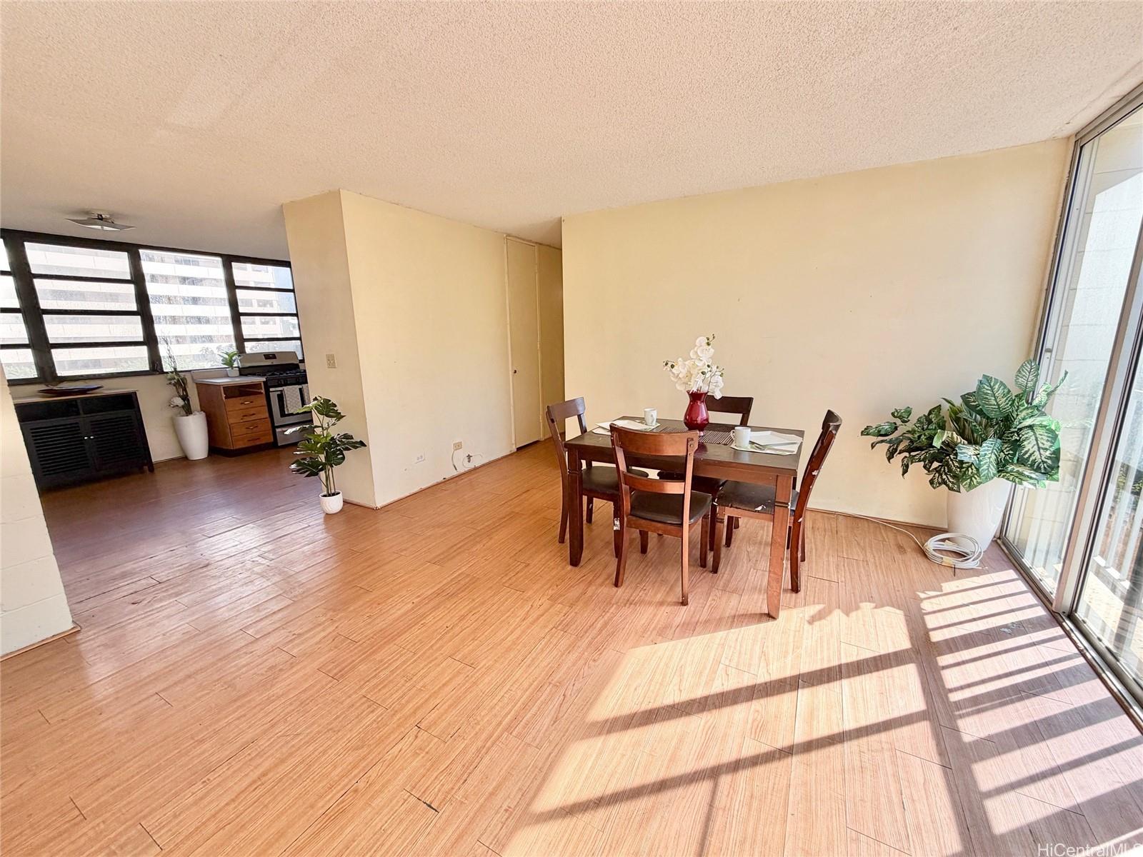 Lehua Manor condo # 303, Honolulu, Hawaii - photo 3 of 11