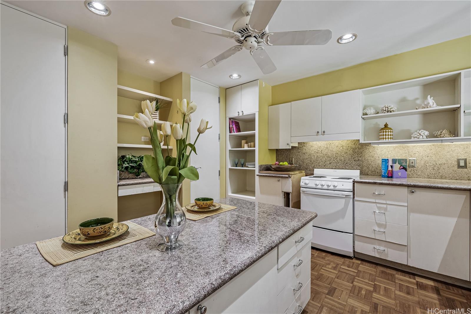 Queens Court At Kapiolani condo # 4, Honolulu, Hawaii - photo 12 of 25