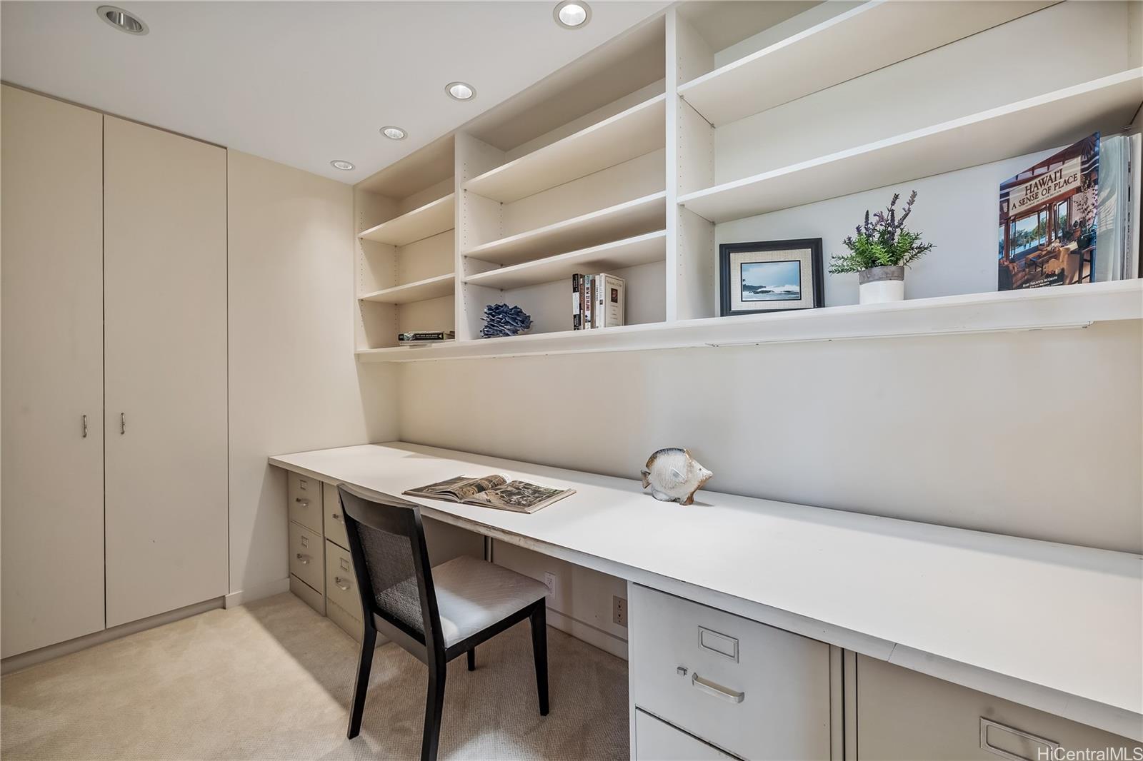 Queens Court At Kapiolani condo # 4, Honolulu, Hawaii - photo 17 of 25