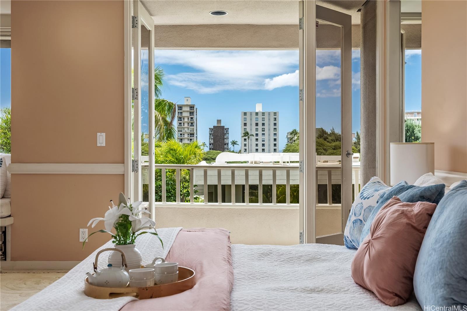 Queens Court At Kapiolani condo # 4, Honolulu, Hawaii - photo 15 of 25