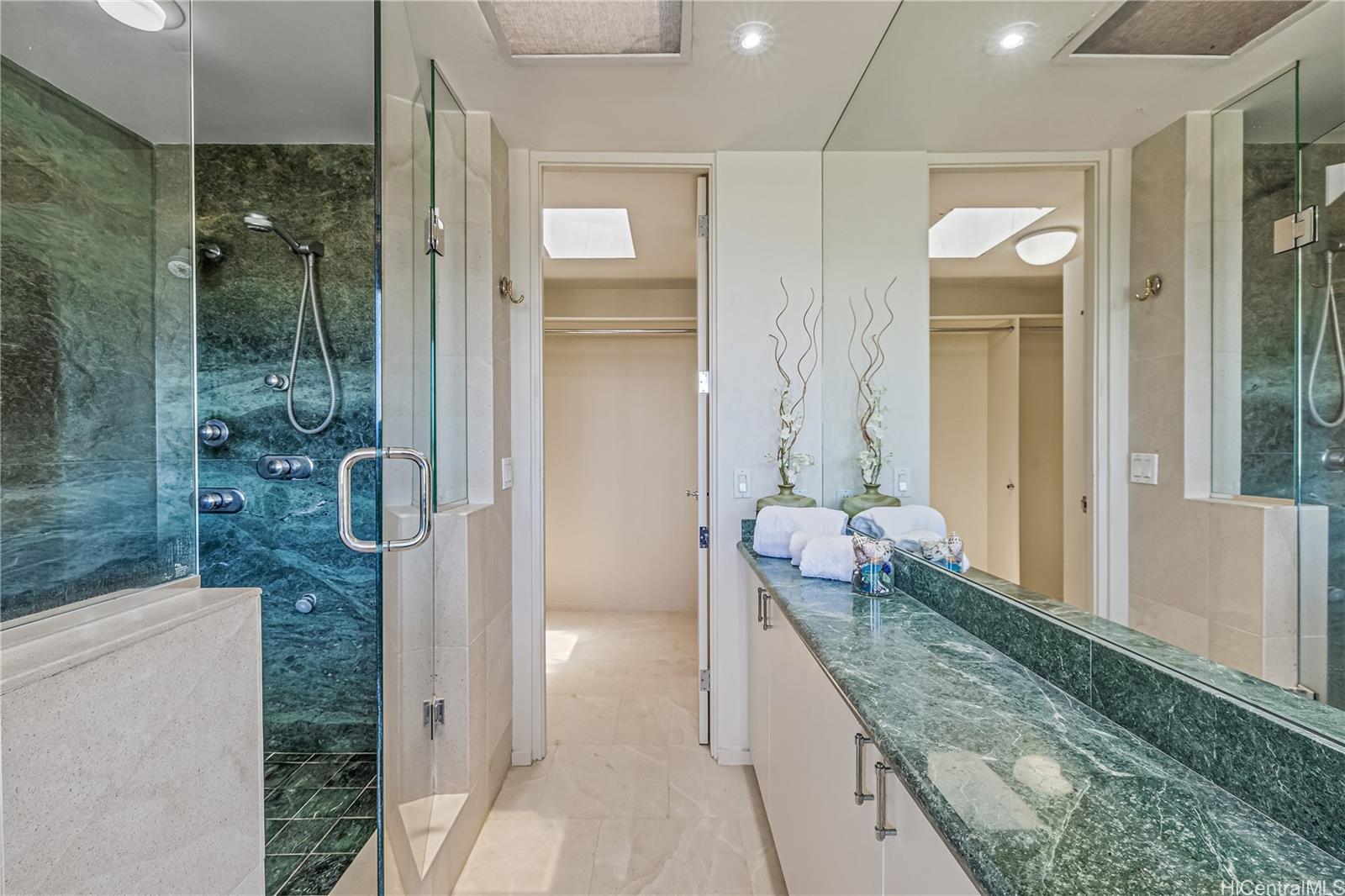 Queens Court At Kapiolani condo # 4, Honolulu, Hawaii - photo 17 of 25