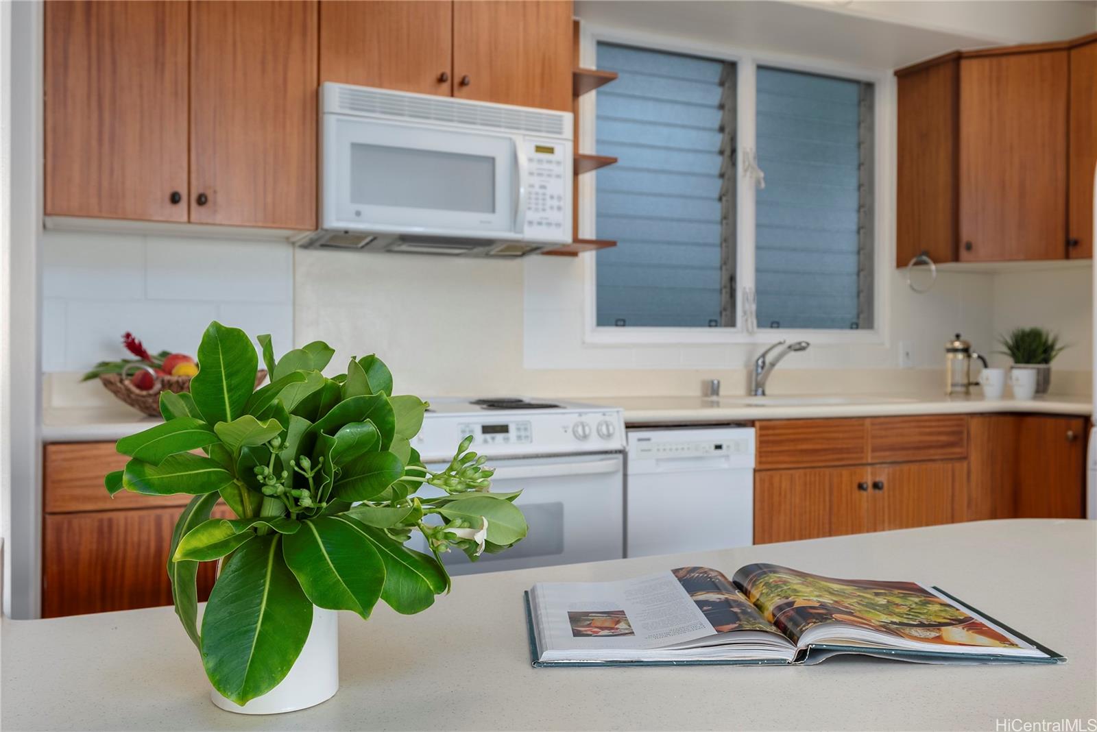 Castle Surf Apts condo # 35, Honolulu, Hawaii - photo 11 of 24