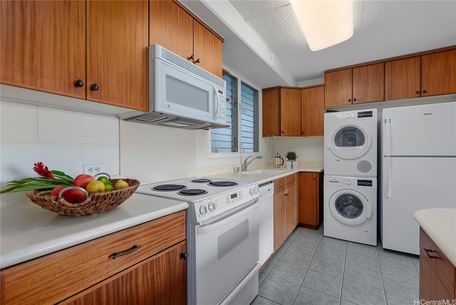 Castle Surf Apts condo # 35, Honolulu, Hawaii - photo 8 of 24