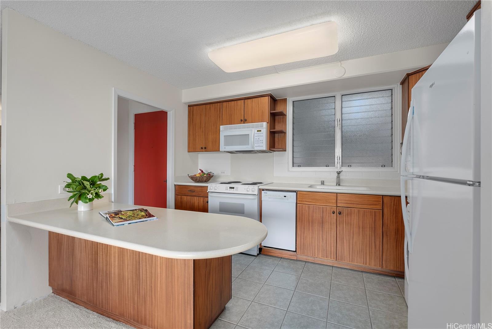 Castle Surf Apts condo # 35, Honolulu, Hawaii - photo 10 of 24