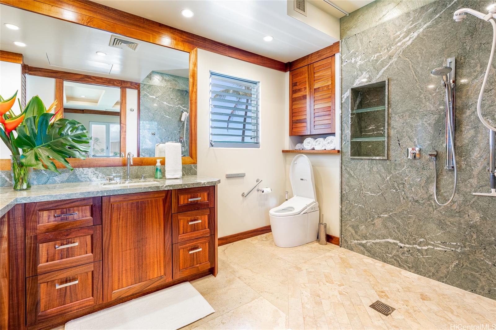 2937 Kalakaua Ave Honolulu - Rental - photo 14 of 22