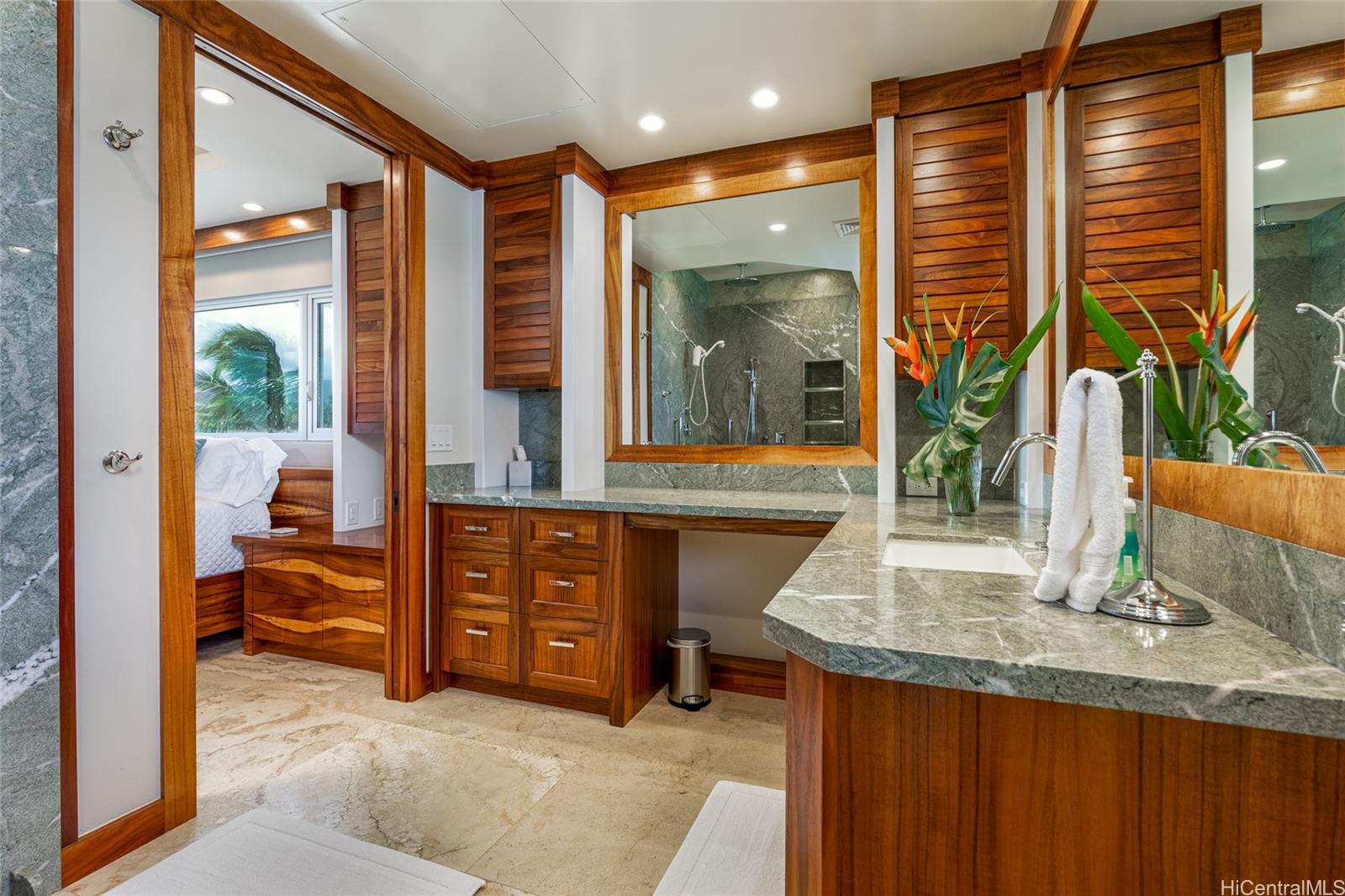 2937 Kalakaua Ave Honolulu - Rental - photo 15 of 22