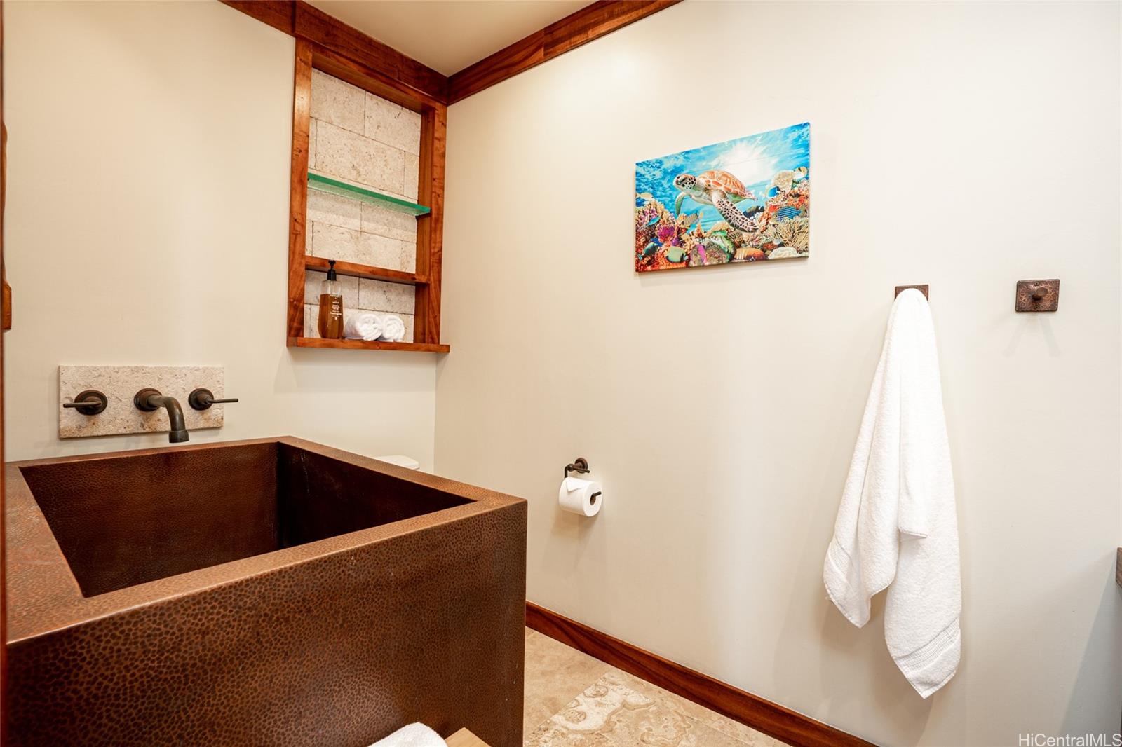 2937 Kalakaua Ave Honolulu - Rental - photo 16 of 22