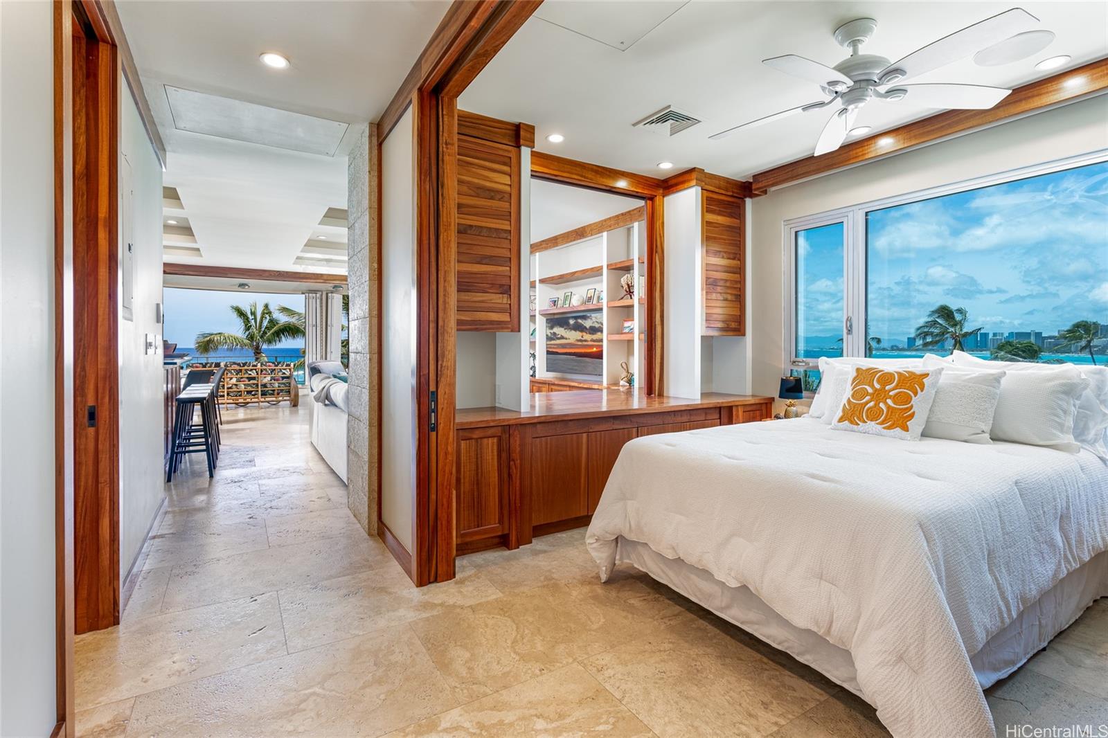 2937 Kalakaua Ave Honolulu - Rental - photo 18 of 22