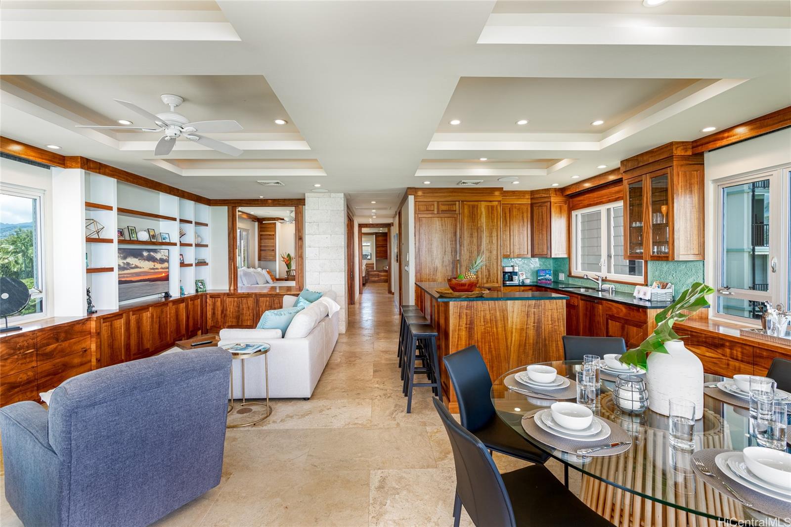 2937 Kalakaua Ave Honolulu - Rental - photo 6 of 22